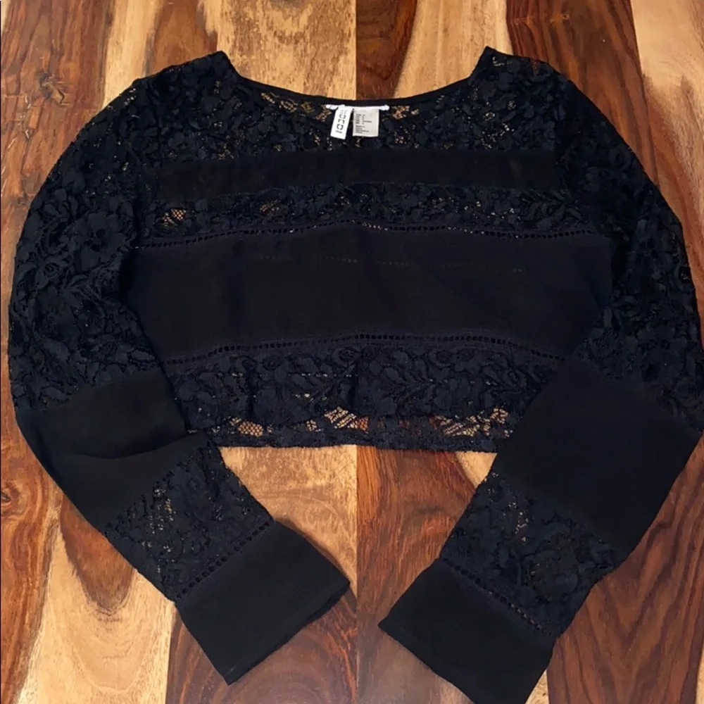 BLACK‎ lace long sleeve crop top